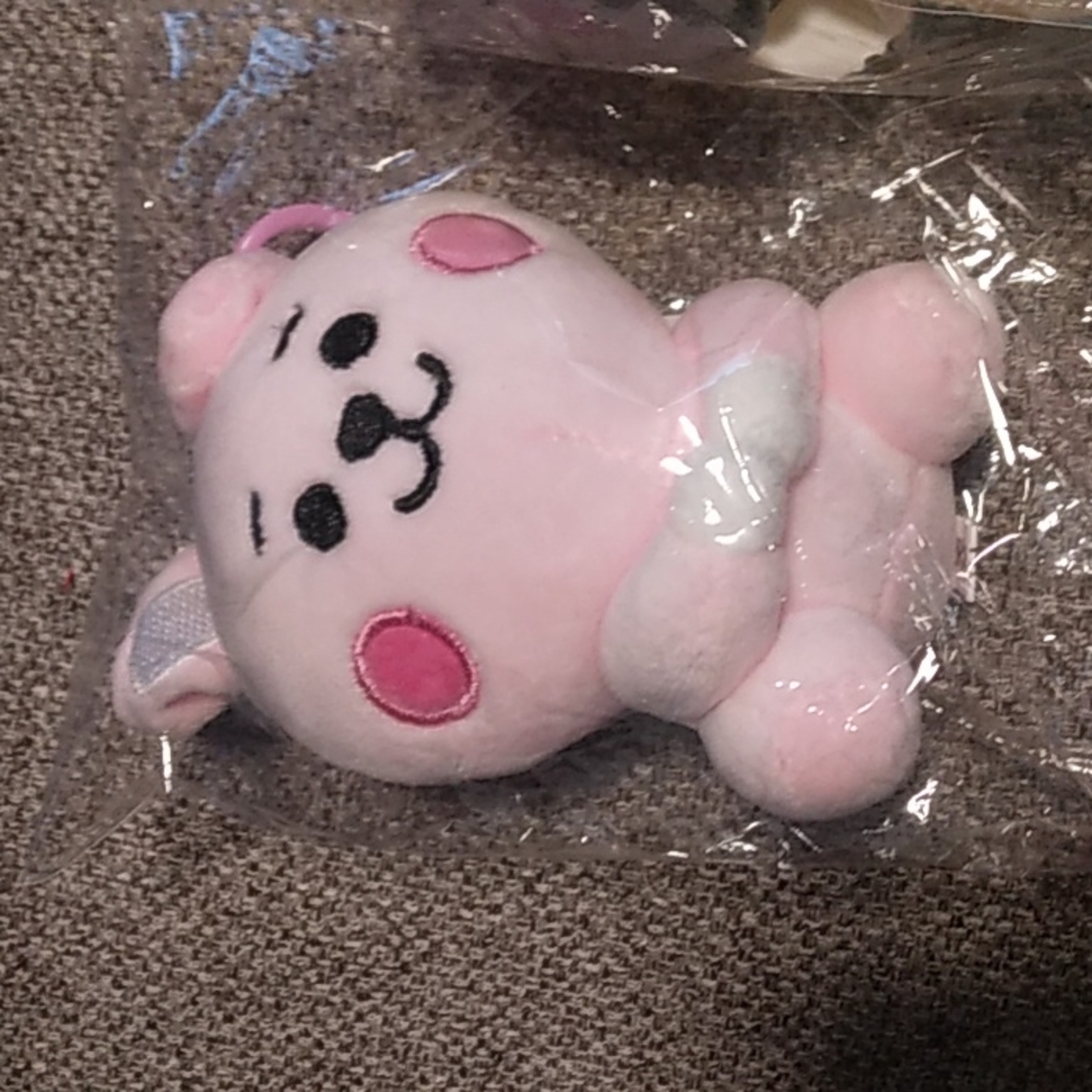 BT21 plush keychain - Picture 3 of 3